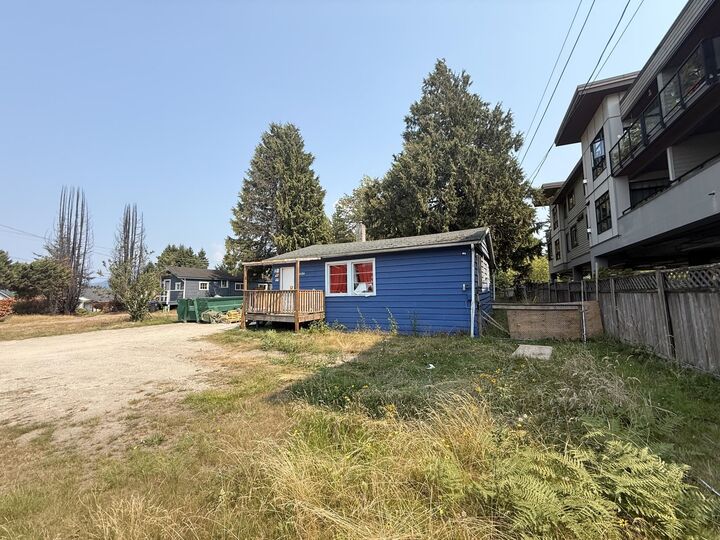 Property Photo: 5686 Wharf Avenue BC V0N 3A0