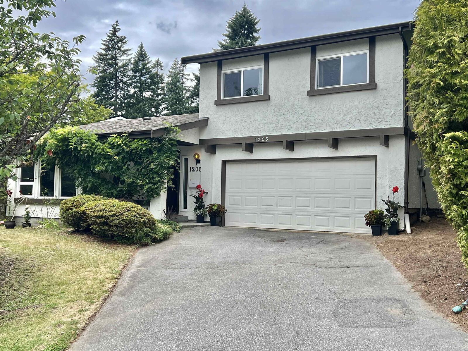 Property Photo: 1205 Cypress Place BC V3H 3Y7