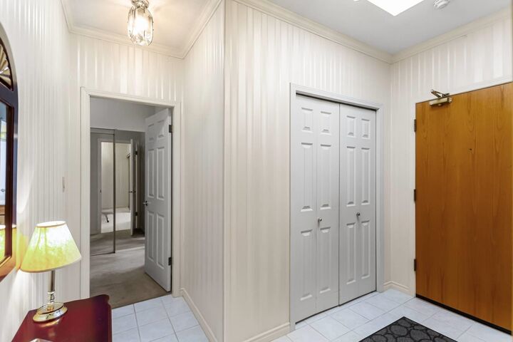 Property Photo:  15300 17 Avenue 313  BC V4A 8Y6 