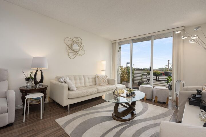 Property Photo:  9151 No. 5 Road 304  BC V7A 4T9 