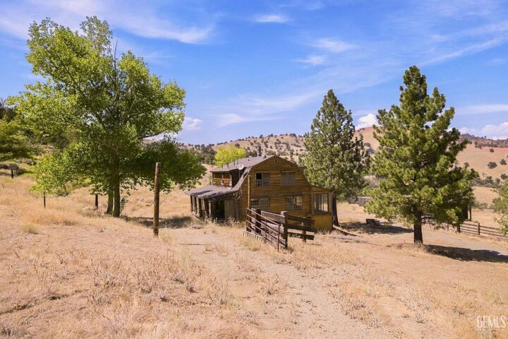 Property Photo:  7700 Digier Road  CA 93243 
