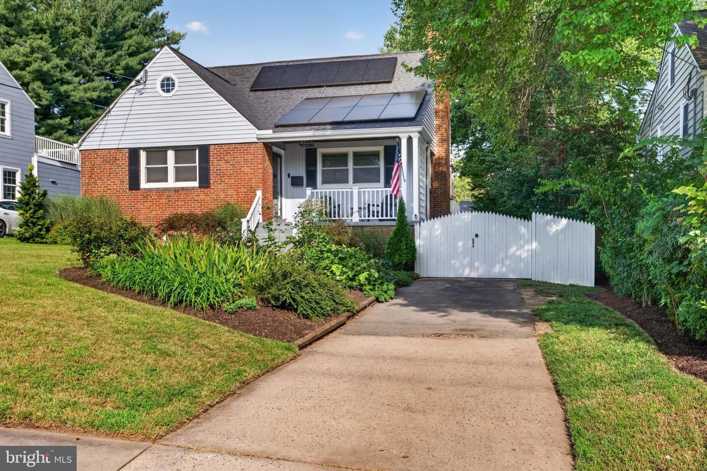 Property Photo:  4 Cedar Avenue  MD 20877 