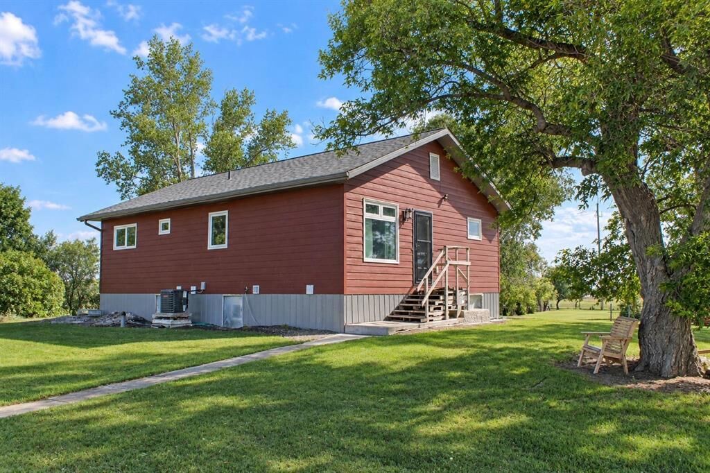 Property Photo:  46138 37 E Road  MB R5H 1R2 