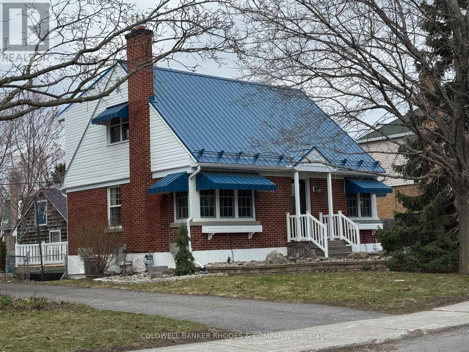 Property Photo: 1329 Larose Avenue ON K1Z 7X4