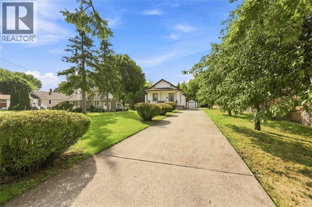 Property Photo: 873 Michigan Avenue ON N7V 1L7