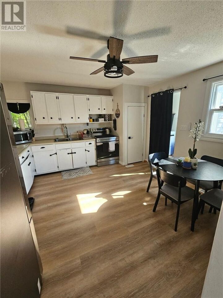 Property Photo:  1560 Weller Street  ON P3B 1L1 