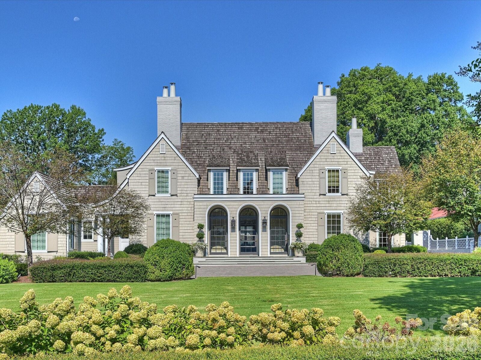 Property Photo: 2414 Forest Drive NC 28211