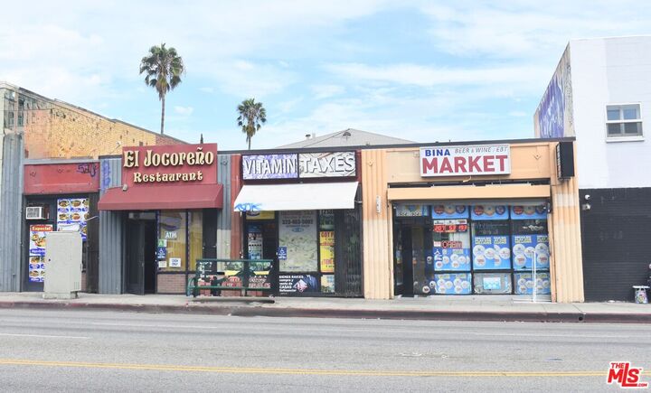 Property Photo: 904 N Western Ave CA 90029