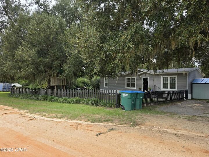 Property Photo: 2377 Phillips Road FL 32431