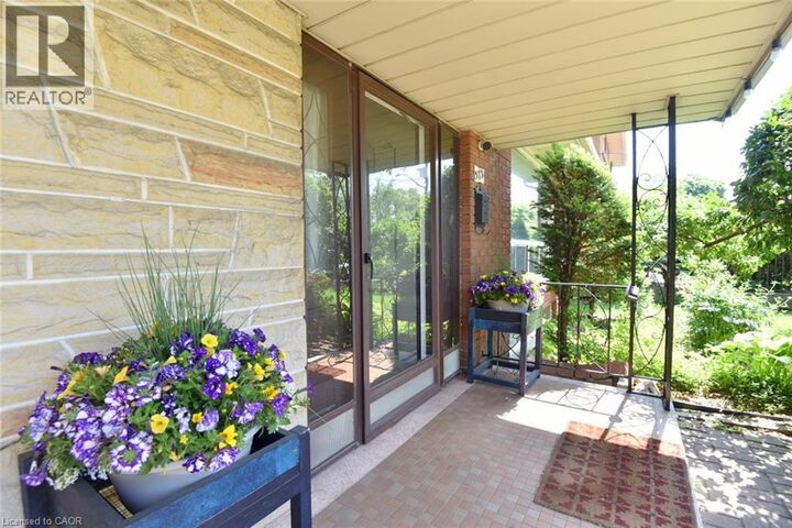 Property Photo:  372 Fennell Avenue West  ON L9C 1G4 