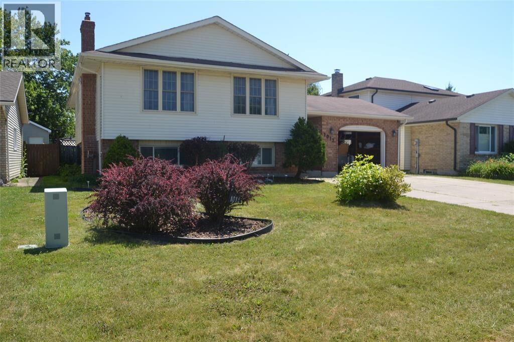Property Photo:  1012 Plymouth Street  ON N7S 5Z5 