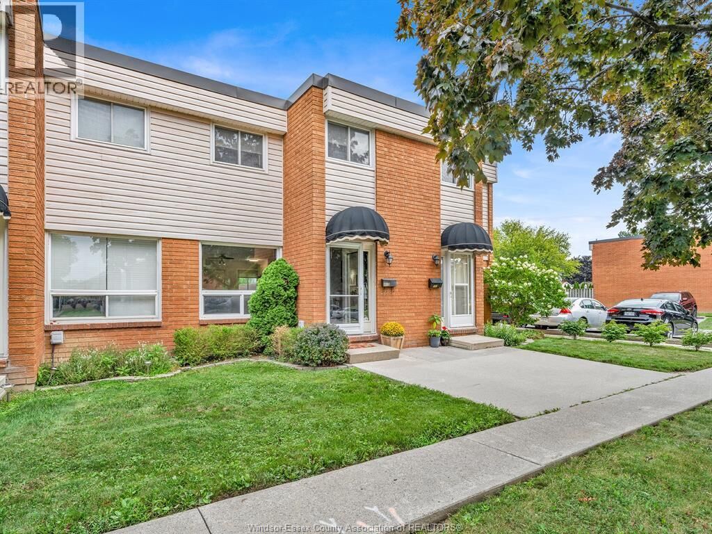 Property Photo:  301 Victoria D  ON N9V 3B3 