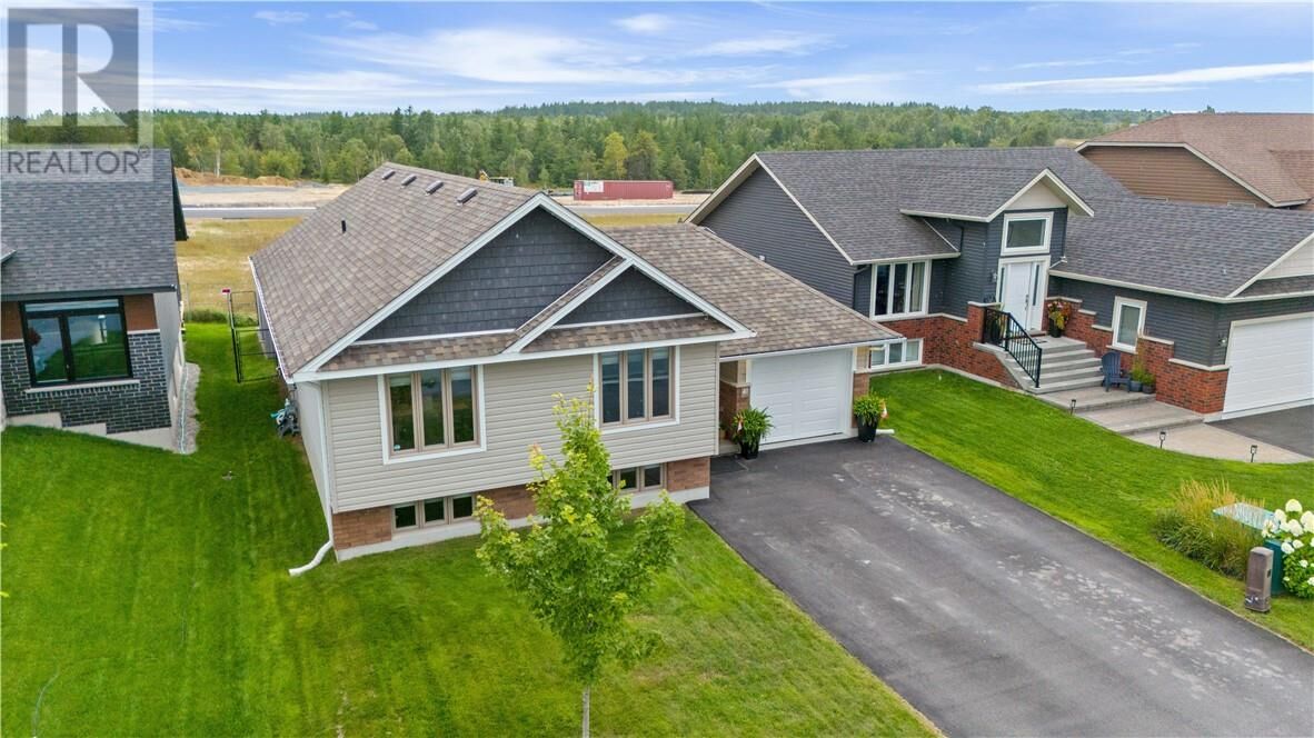 Property Photo:  41 Meadowgreen Drive  ON P3L 0B1 