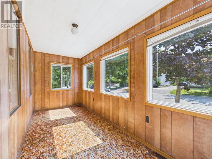 Property Photo:  856 Olde Victoria Street  ON N2Z 2B6 