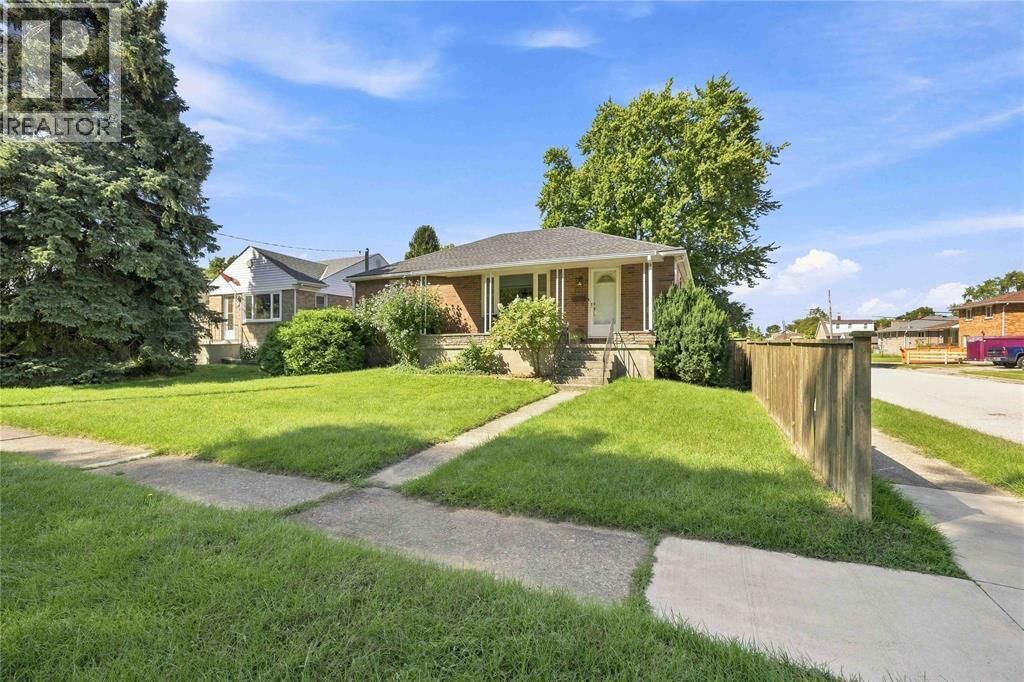 Photo de la propriété: 721 William Avenue ON N7T 7C7