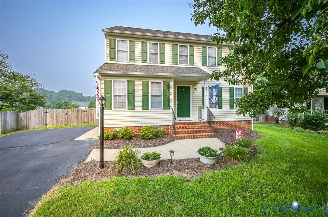 Property Photo: 7869 Silktree Place VA 23111