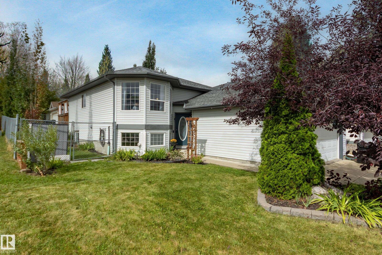 Property Photo:  72 Foxboro Terrace  AB T8A 6C8 