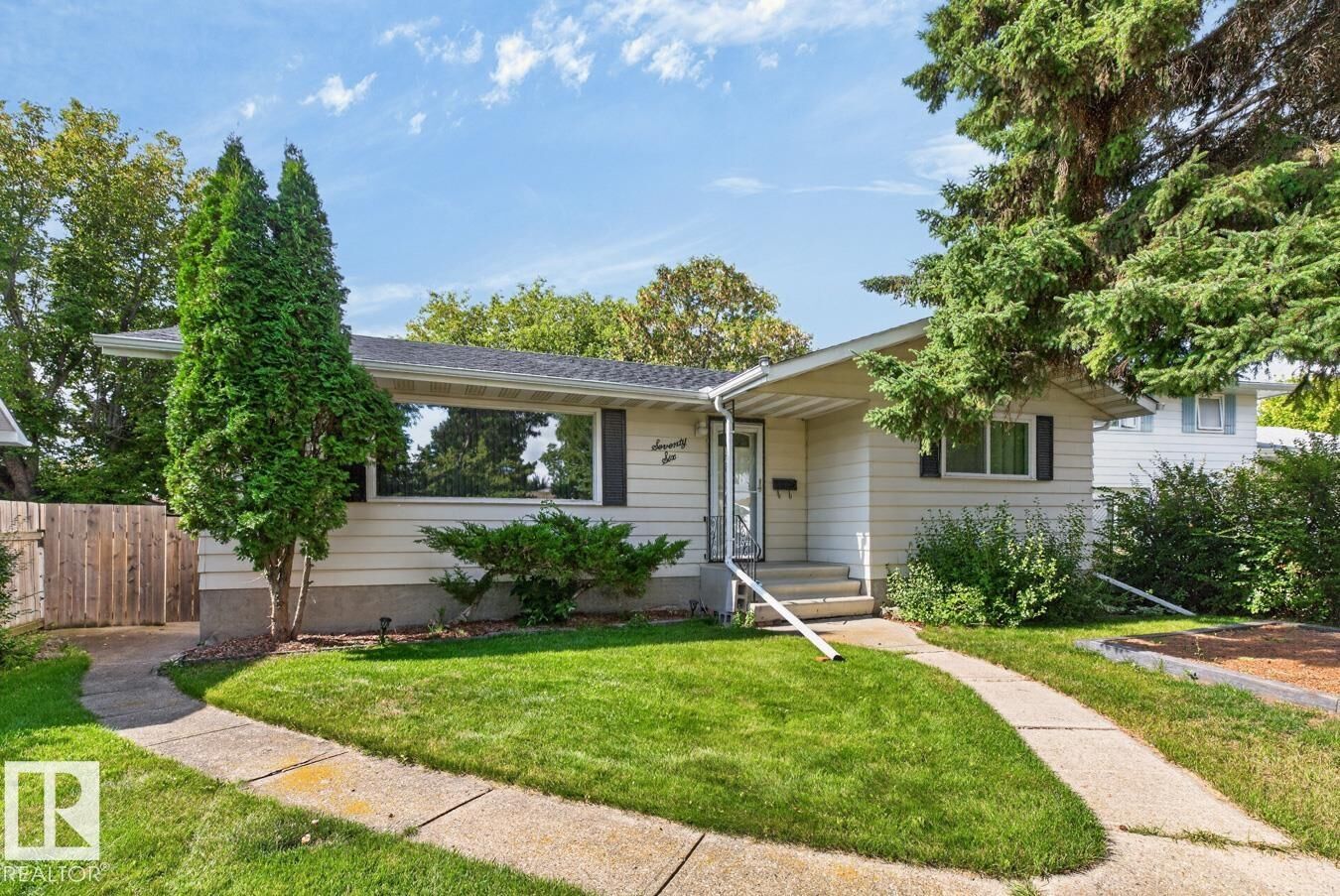 Property Photo:  76 Corinthia Drive  AB T9E 4X2 