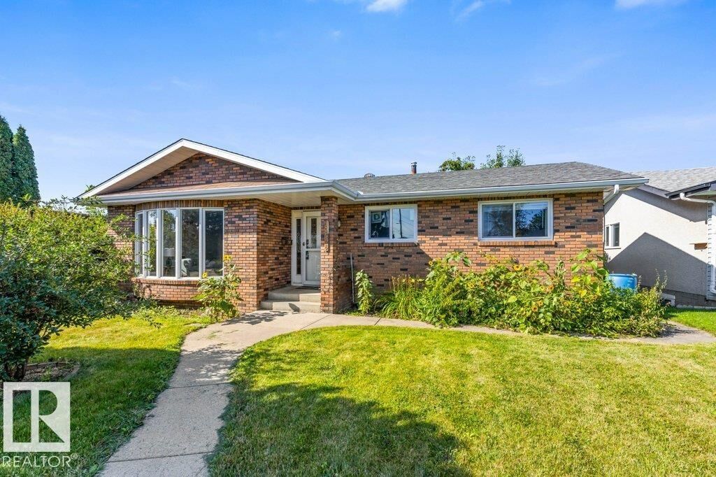Property Photo:  13516 81 Street NW  AB T5C 1N9 