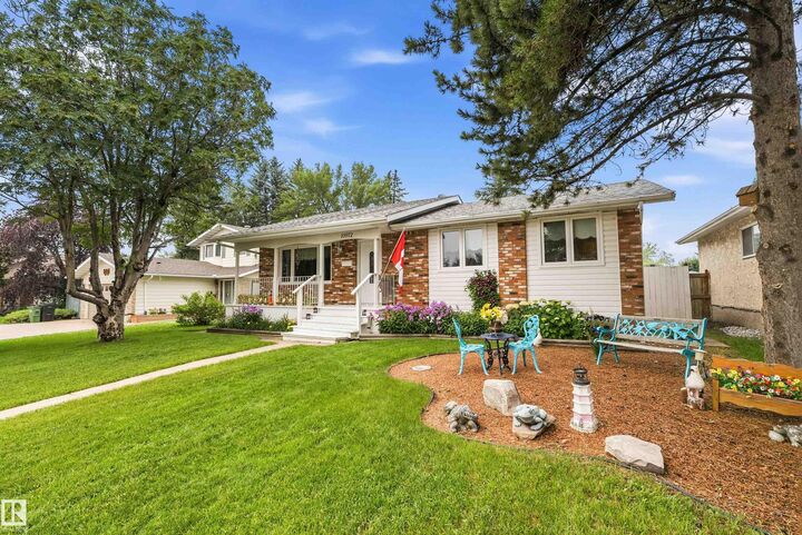 Property Photo:  10972 35 Avenue NW  AB T6J 2V3 
