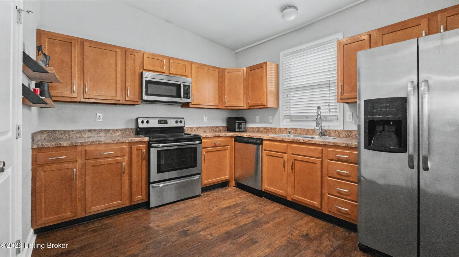 Property Photo: 1035 E Caldwell St KY 40204
