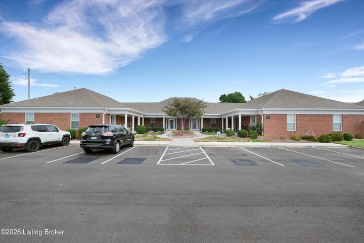 Property Photo: 7906 Stovall Ct KY 40228