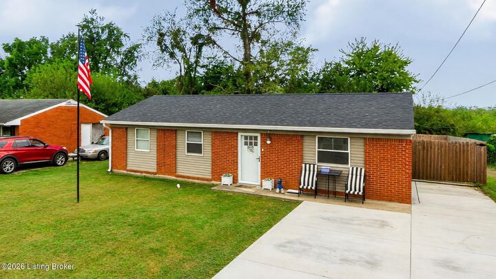 Property Photo:  921 Blossom Rd  KY 40229 