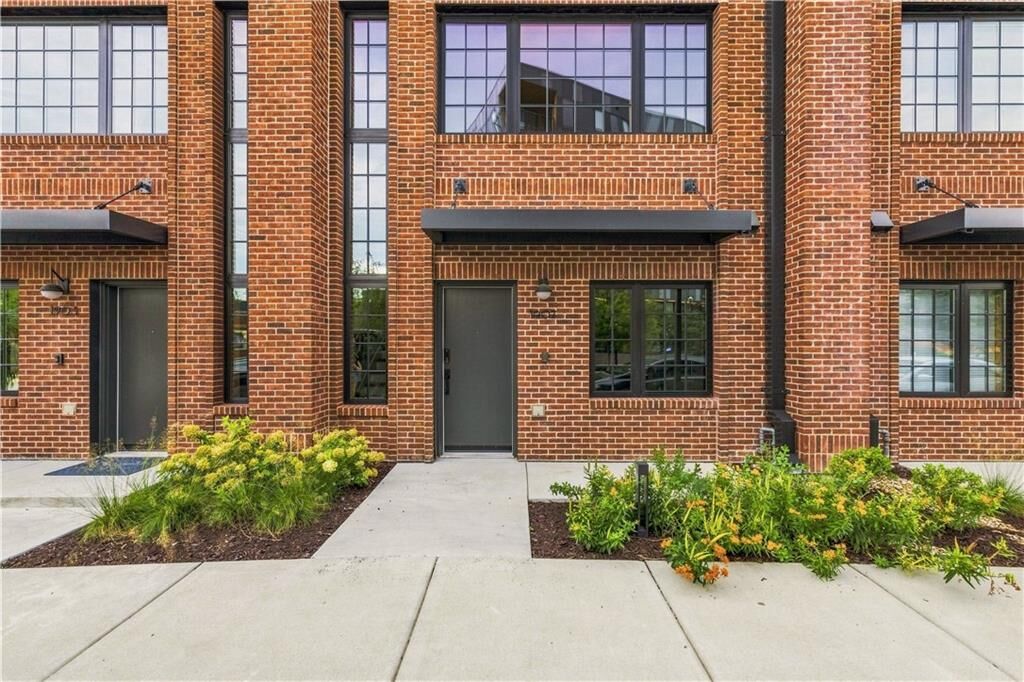 Property Photo: 1907 Locust Street MO 64108