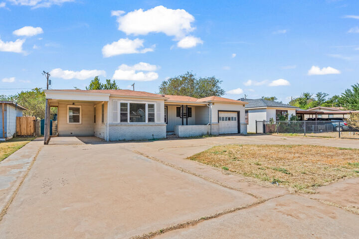 Property Photo:  2005 48th Street  TX 79412 