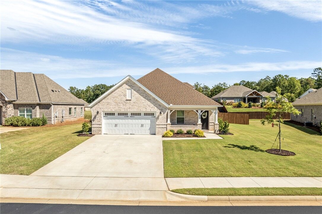 Property Photo: 2213 Beckwith Lane AL 36801