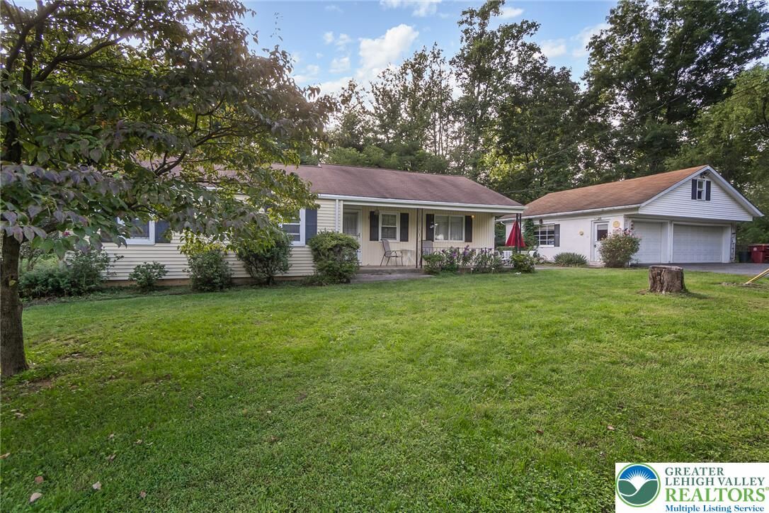 Property Photo:  2043 Arndt Road  PA 18040 