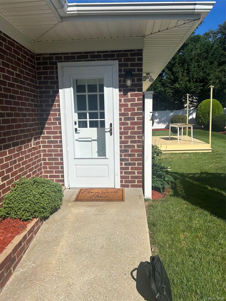 Property Photo:  50 Willow Lane  NY 11757 