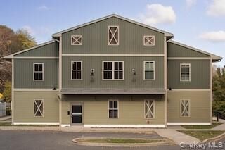 Property Photo: 128 Vineyard Avenue 204 NY 12528