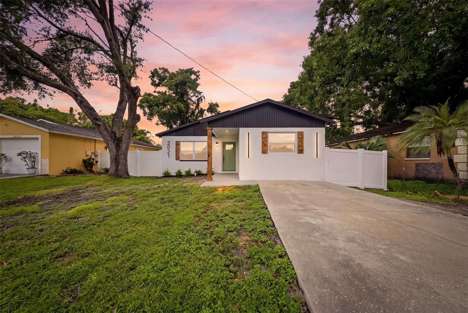 Property Photo: 2921 57 Avenue N FL 33714