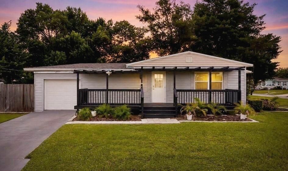 Property Photo: 120 Primrose Court FL 32803