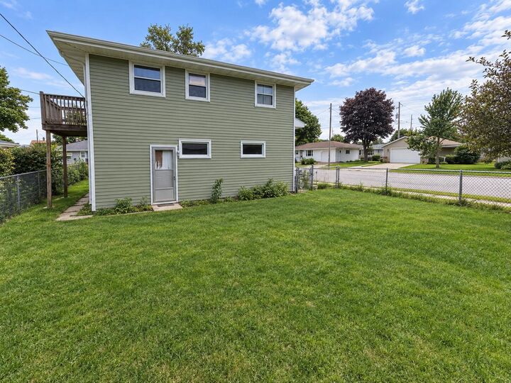 Property Photo:  1014 Washington Ave  WI 53081 
