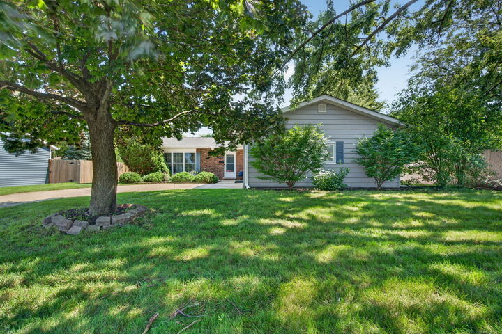 Property Photo:  2021 Lancaster Lane  IL 60189 