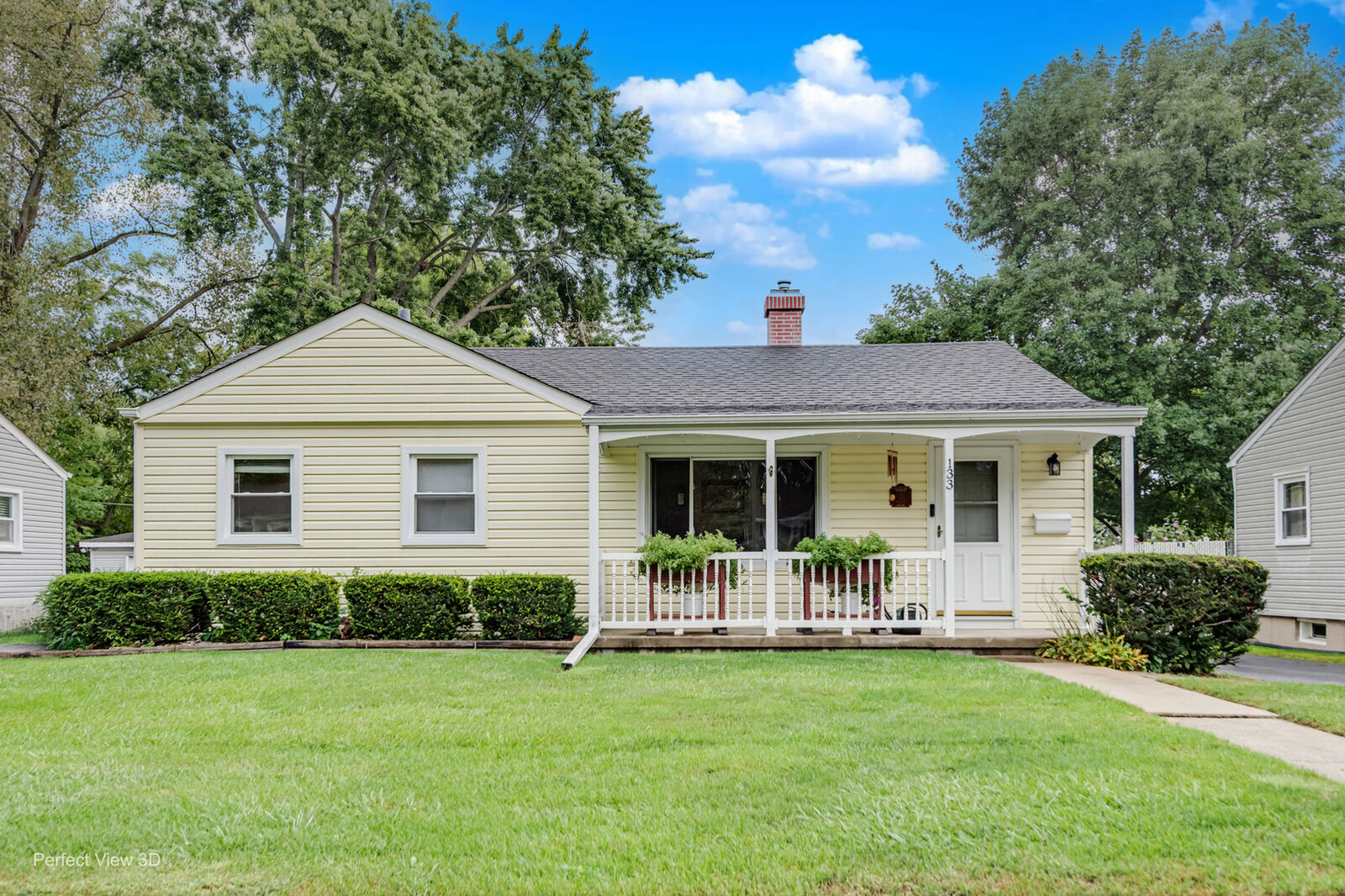 Property Photo:  133 N Ridgemoor Avenue  IL 60060 