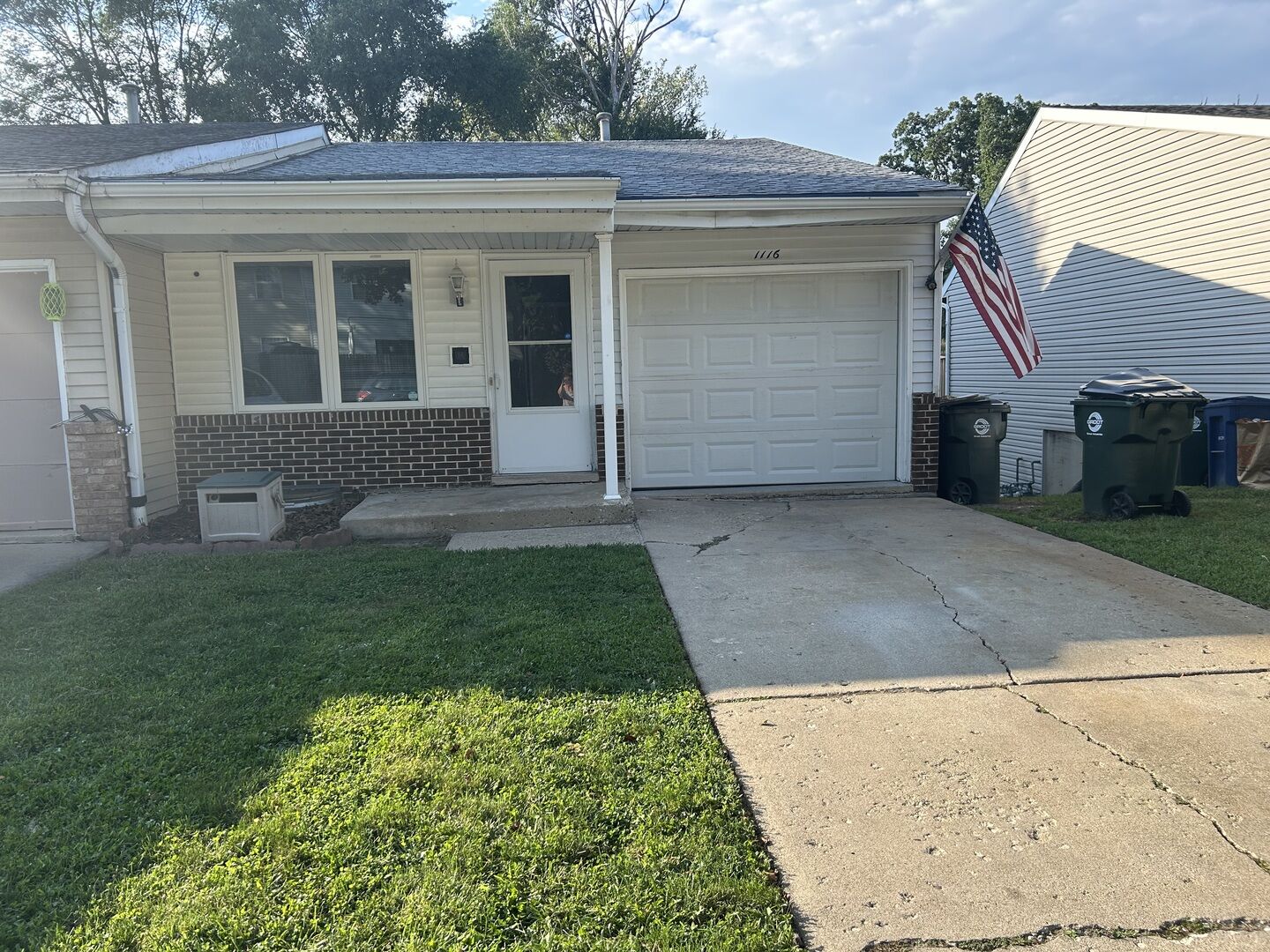 Property Photo:  1116 Stratford Lane  IL 60102 
