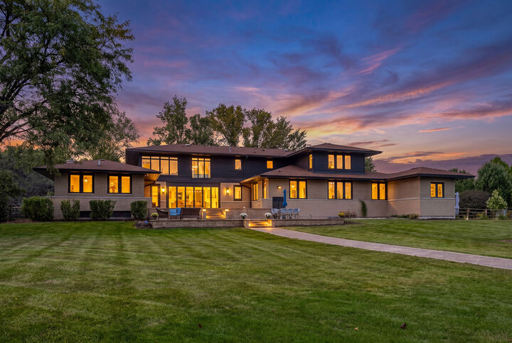 Property Photo: 88 Riverwood Drive IL 60543