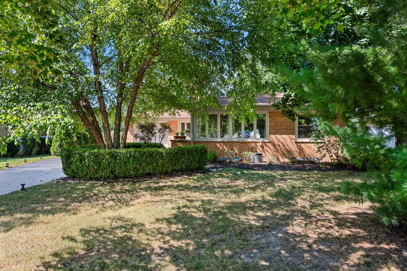 Property Photo:  1446 Huntington Drive  IL 60025 