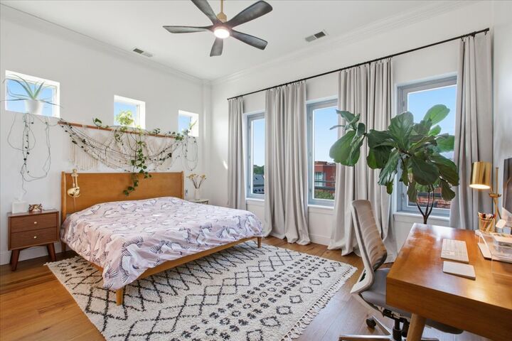 Property Photo:  3920 N Sheridan Road 504  IL 60613 