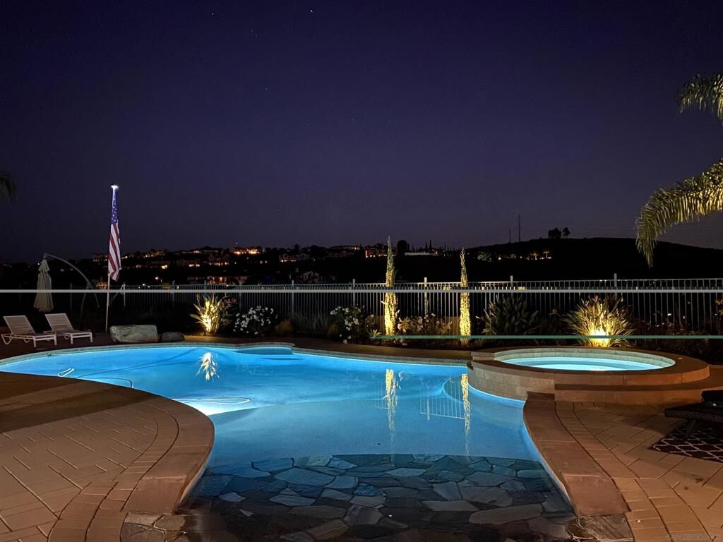 Property Photo:  