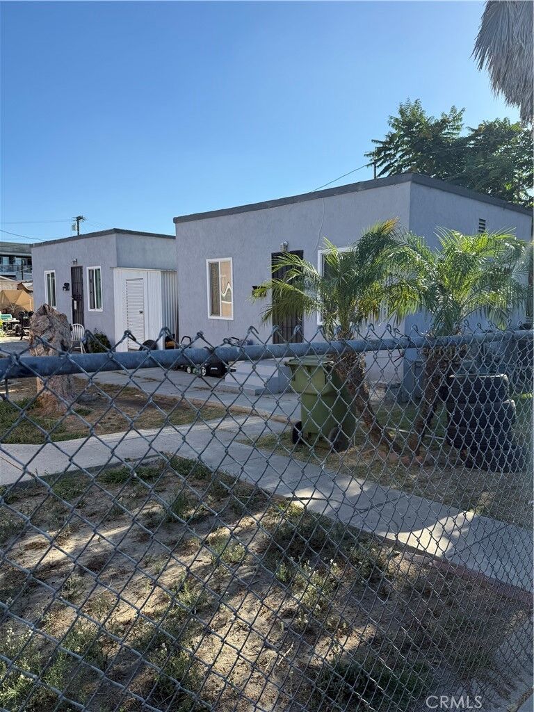 Property Photo: 208 E Poplar CA 90220