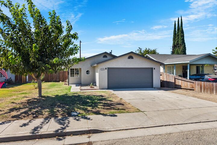 Property Photo:  1340 Bennett Avenue  CA 93620 