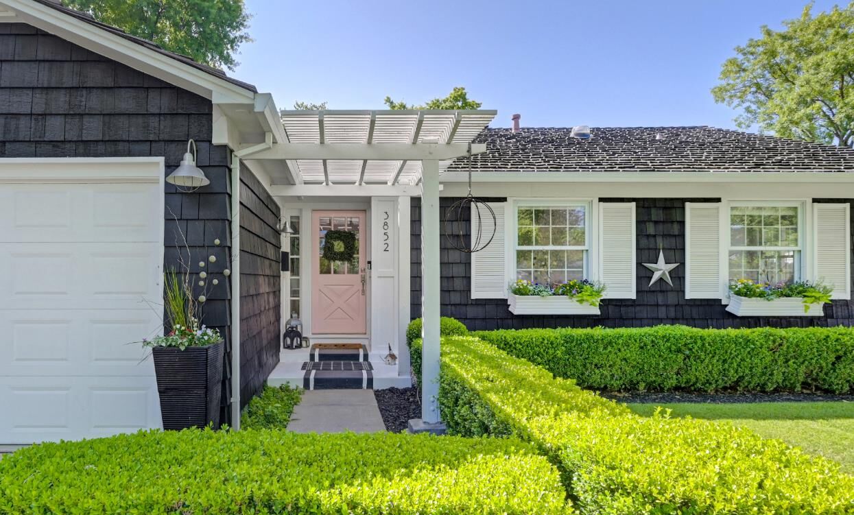 Property Photo: 3852 El Ricon Way CA 95864