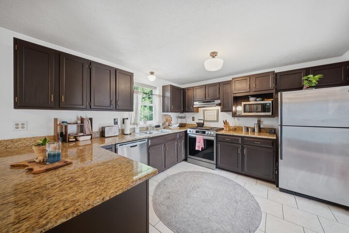 Property Photo:  89 Stonington Drive  NH 03109 