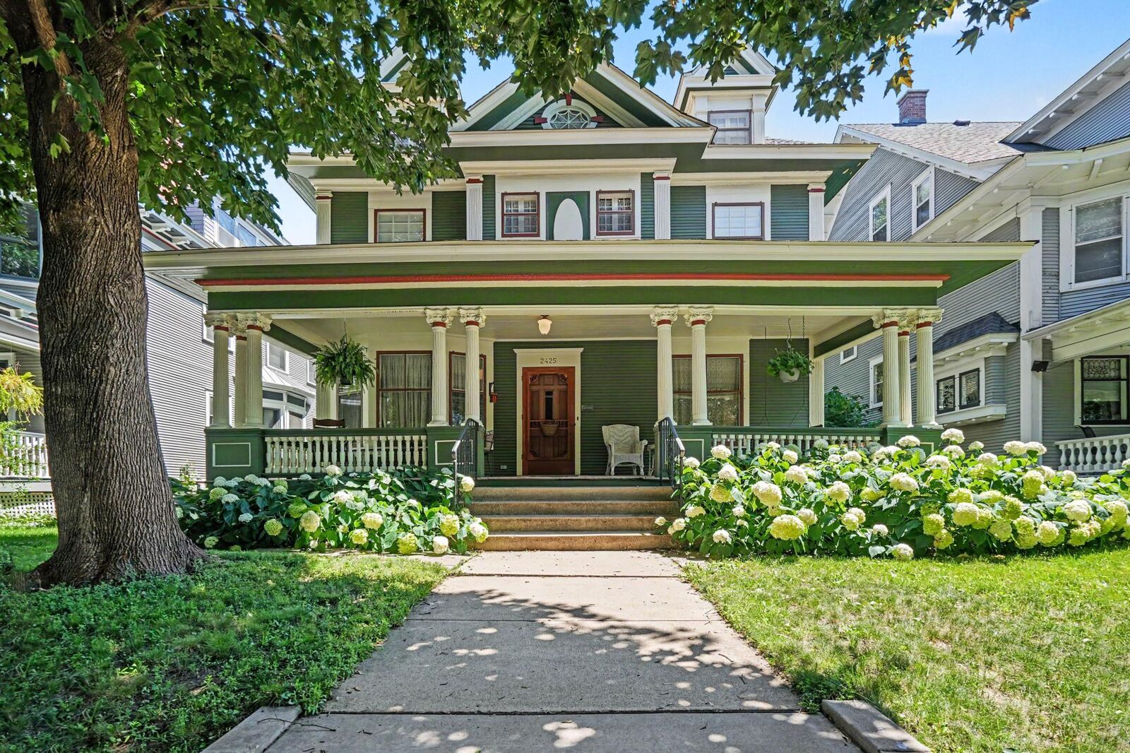 Property Photo: 2425 Bryant Avenue S MN 55405