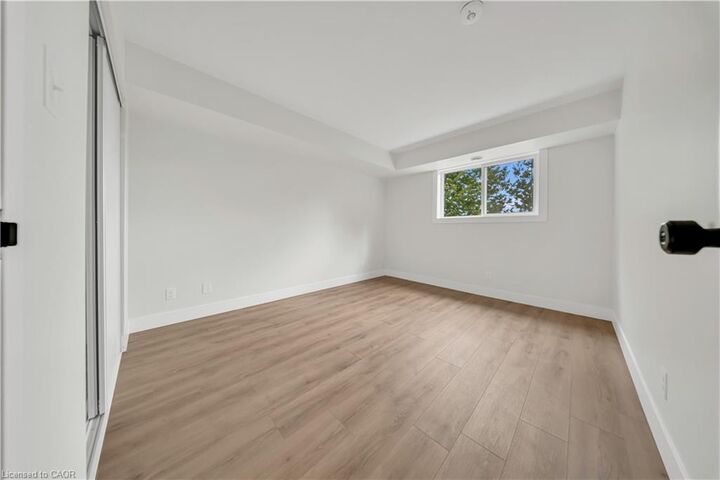 Property Photo:  3085 Kingsway Drive 21  ON N2C 2P1 