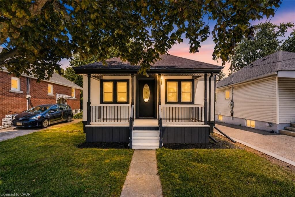 Property Photo:  43 Brucedale Avenue E  ON L9A 1N1 